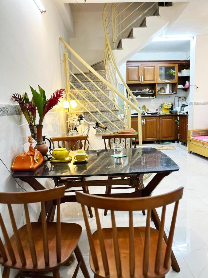 Homestay Ms. Hoa Hô Chi Minh-Ville Extérieur photo